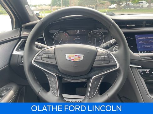 Used 2025 Cadillac XT5 Premium Luxury AWD/4WD image 17