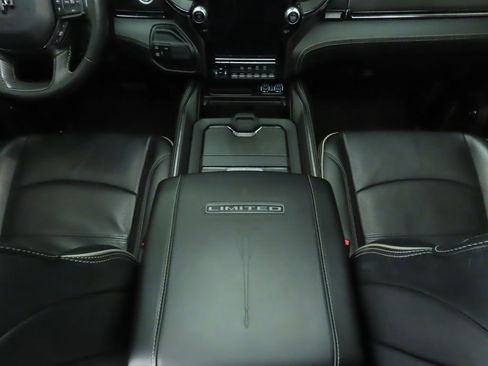 Used 2024 RAM 3500 Limited image 17