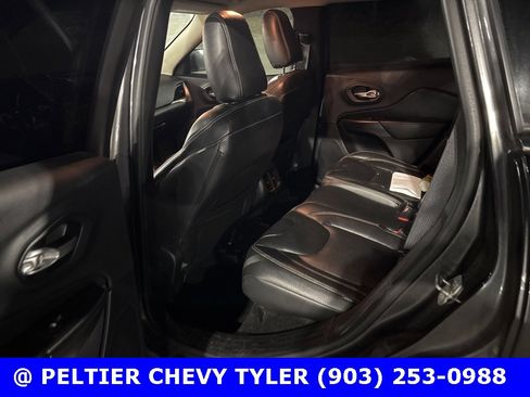 Used 2015 Jeep Cherokee Latitude w/ Comfort/Convenience Group image 18