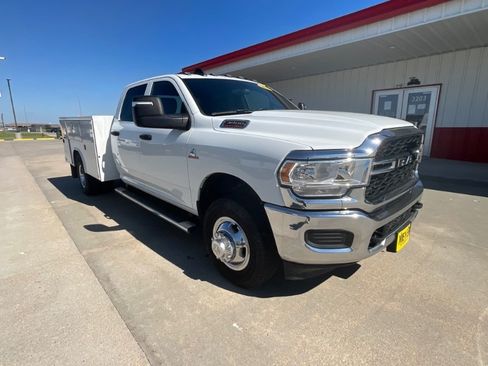 Used 2024 RAM 3500 Tradesman w/ Chrome Appearance Group AWD/4WD image 2