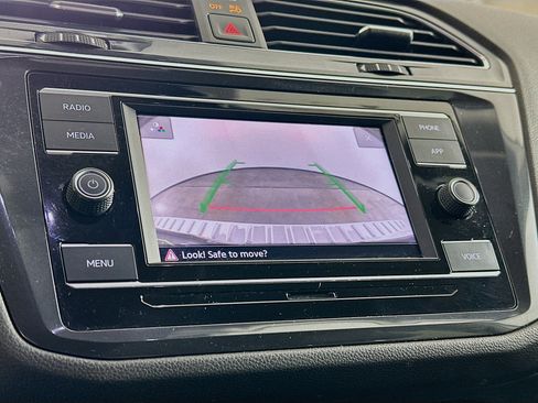 Used 2022 Volkswagen Tiguan S image 22