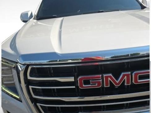 Used 2022 GMC Yukon XL SLT w/ SLT Premium Package AWD/4WD image 6