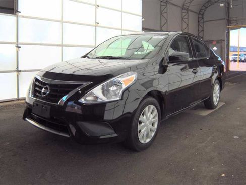 Used 2019 Nissan Versa S image 3