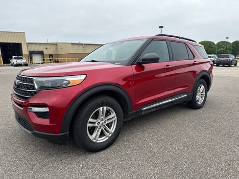 Used 2020 Ford Explorer XLT w/ Equipment Group 202A AWD/4WD image 2