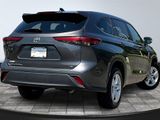 Used 2023 Toyota Highlander LE image 2