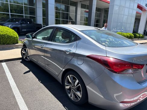 Used 2016 Hyundai Elantra Limited w/ Option Group 04 FWD image 4