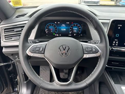 Certified 2025 Volkswagen Atlas Cross Sport SE image 14