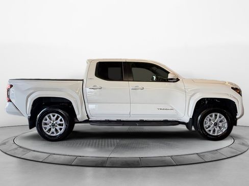 Used 2025 Toyota Tacoma SR5 image 8