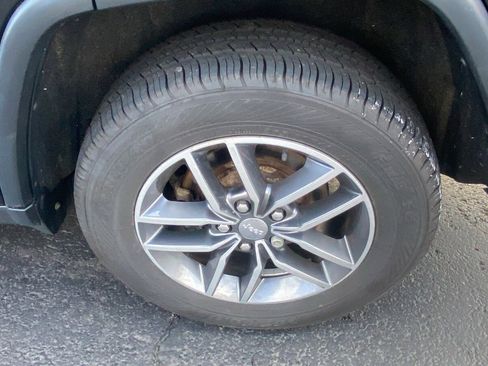 Certified 2018 Jeep Grand Cherokee Limited image 24