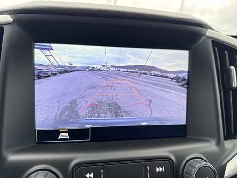 Used 2024 GMC Terrain SLT image 23