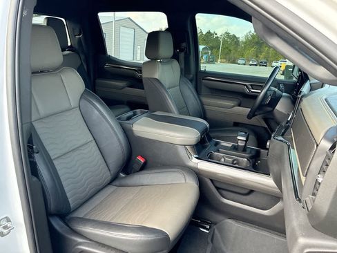 Used 2023 Chevrolet Silverado 1500 ZR2 w/ Technology Package image 27