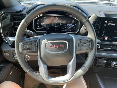 Used 2025 GMC Sierra 3500 SLT w/ SLT Convenience Package AWD/4WD image 30