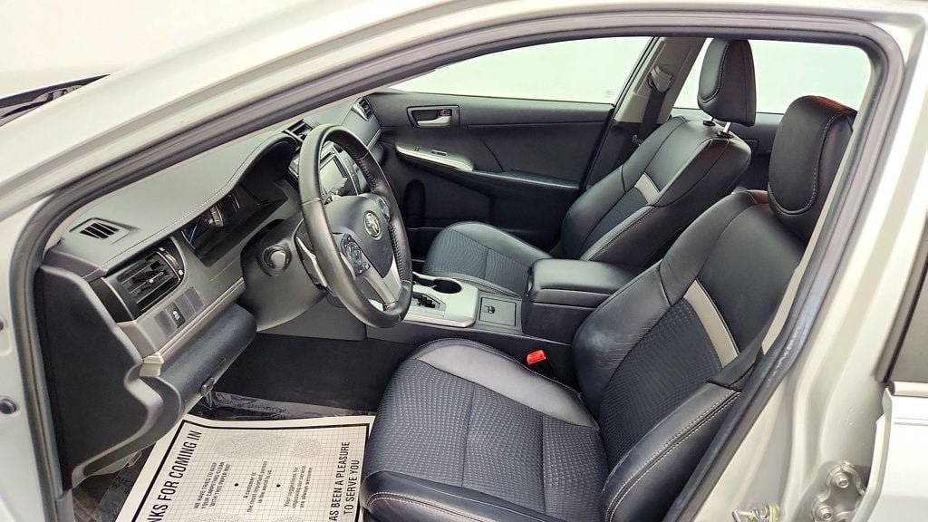 Used 2014 Toyota Camry SE FWD image 18