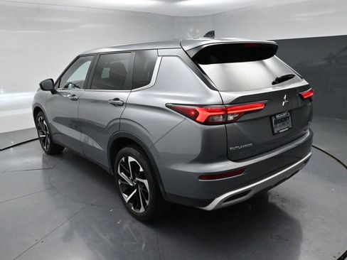 Used 2022 Mitsubishi Outlander SE image 40