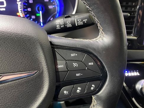 Used 2019 Chrysler Pacifica Touring-L w/ Advanced Safetytec Group FWD image 16