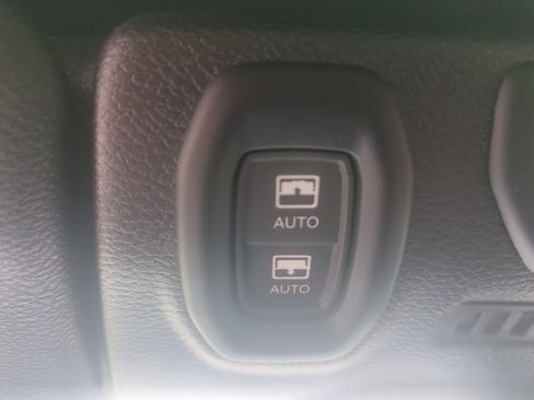 Used 2022 Jeep Wrangler Unlimited Sahara w/ Cold Weather Group AWD/4WD image 32
