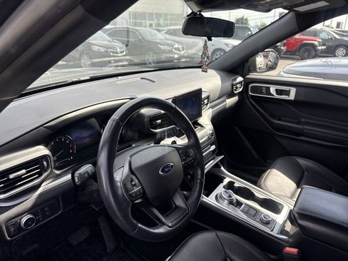 Used 2020 Ford Explorer XLT w/ Equipment Group 202A AWD/4WD image 6