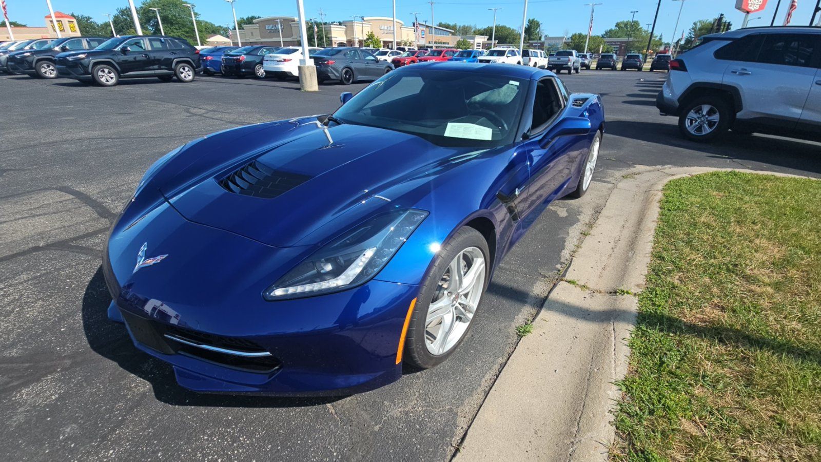 Used 2017 Chevrolet Corvette Stingray Coupe w/ 1LT RWD image 7