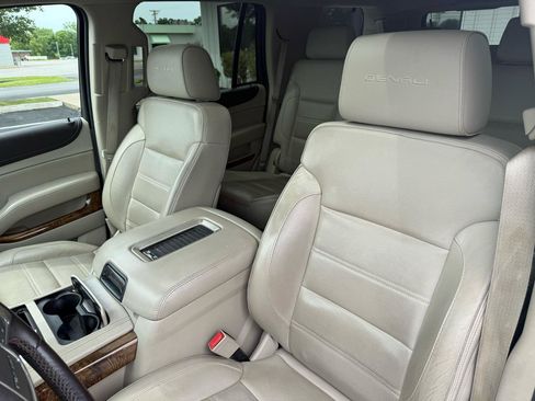 Used 2015 GMC Yukon Denali w/ Premium Package AWD/4WD image 29