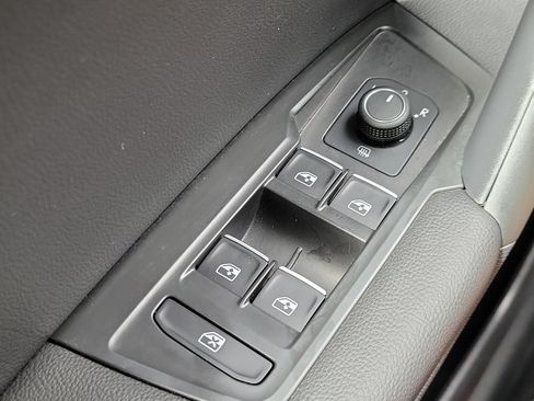 Used 2021 Volkswagen Tiguan SE w/ Panoramic Sunroof Package FWD image 27