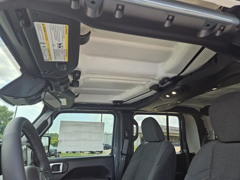New 2026 Jeep Gladiator Sport AWD/4WD image 25