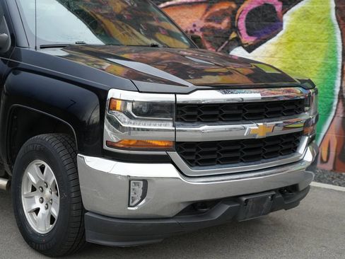 Used 2018 Chevrolet Silverado 1500 LT w/ All Star Edition image 2