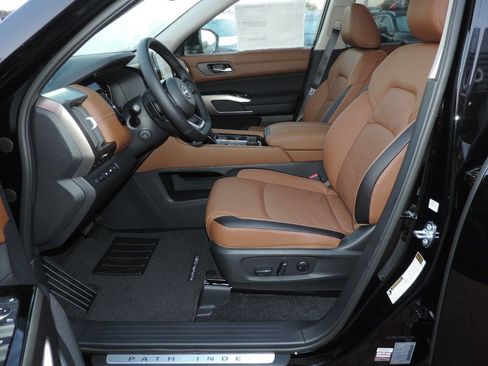 New 2025 Nissan Pathfinder Platinum w/ Cargo Package image 19