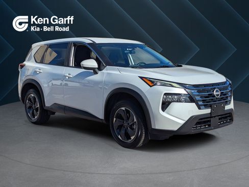 Used 2024 Nissan Rogue SV image 1