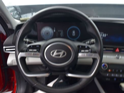 Used 2024 Hyundai Elantra Limited image 12