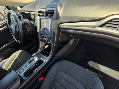 Used 2020 Ford Fusion SE FWD image 22