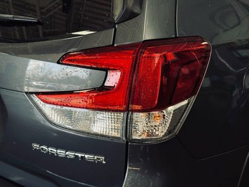 Used 2022 Subaru Forester Premium image 7