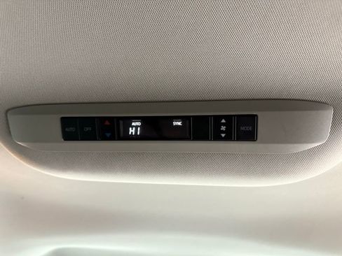 Used 2024 Toyota Sienna LE image 29