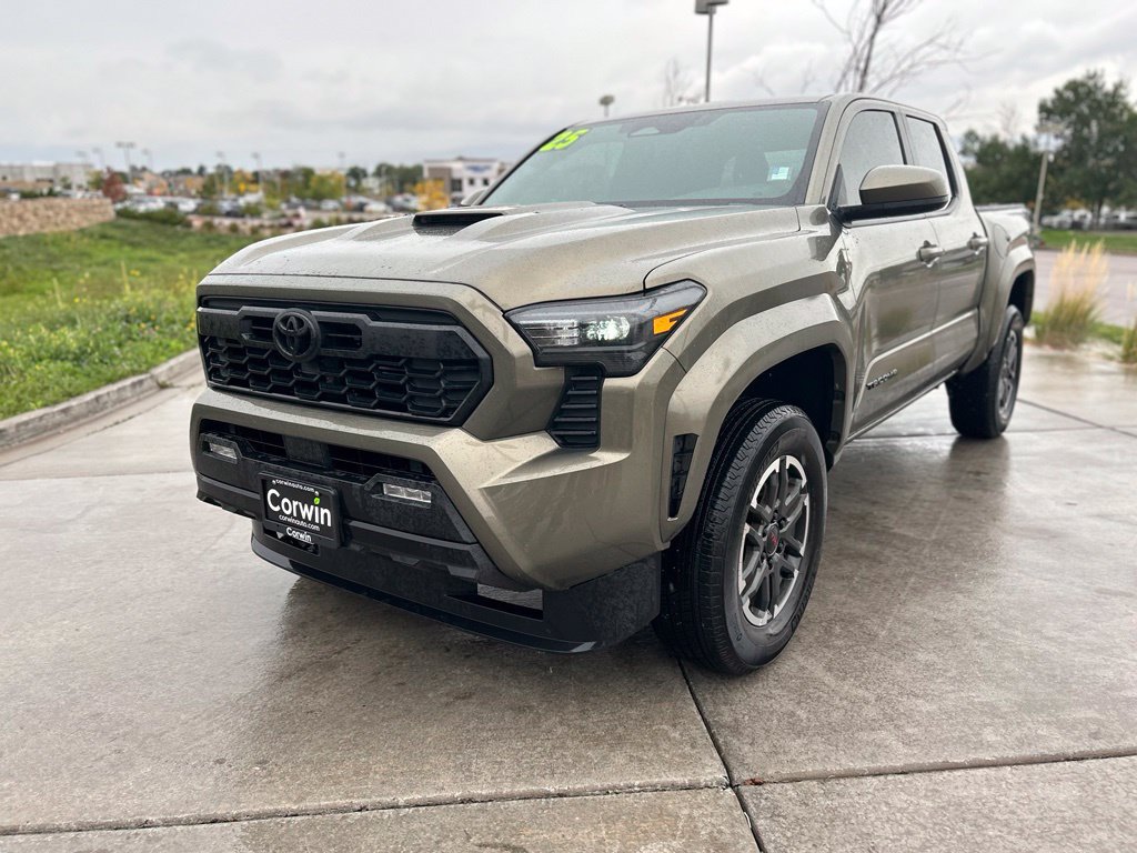 Used 2025 Toyota Tacoma TRD Sport AWD/4WD image 3