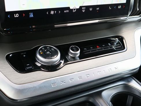 Used 2025 Ford Expedition Max Platinum AWD/4WD image 18