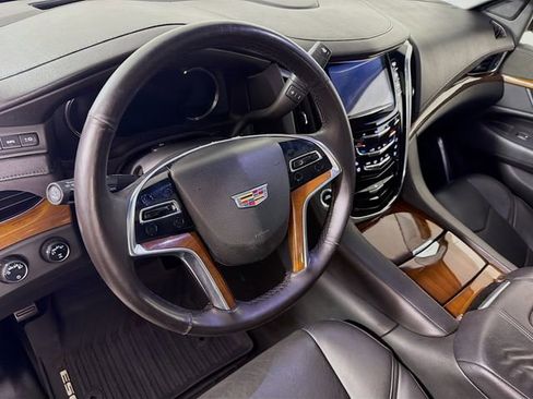 Used 2018 Cadillac Escalade ESV Luxury AWD/4WD image 11