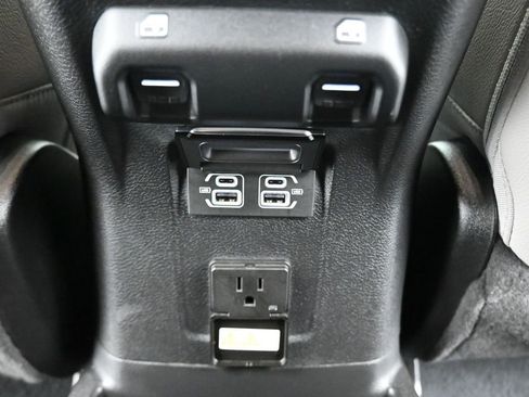 Used 2022 Jeep Wrangler Unlimited Sahara image 38