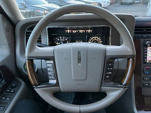 Used 2013 Lincoln Navigator L 4WD w/ HD Trailer Tow Pkg image 21