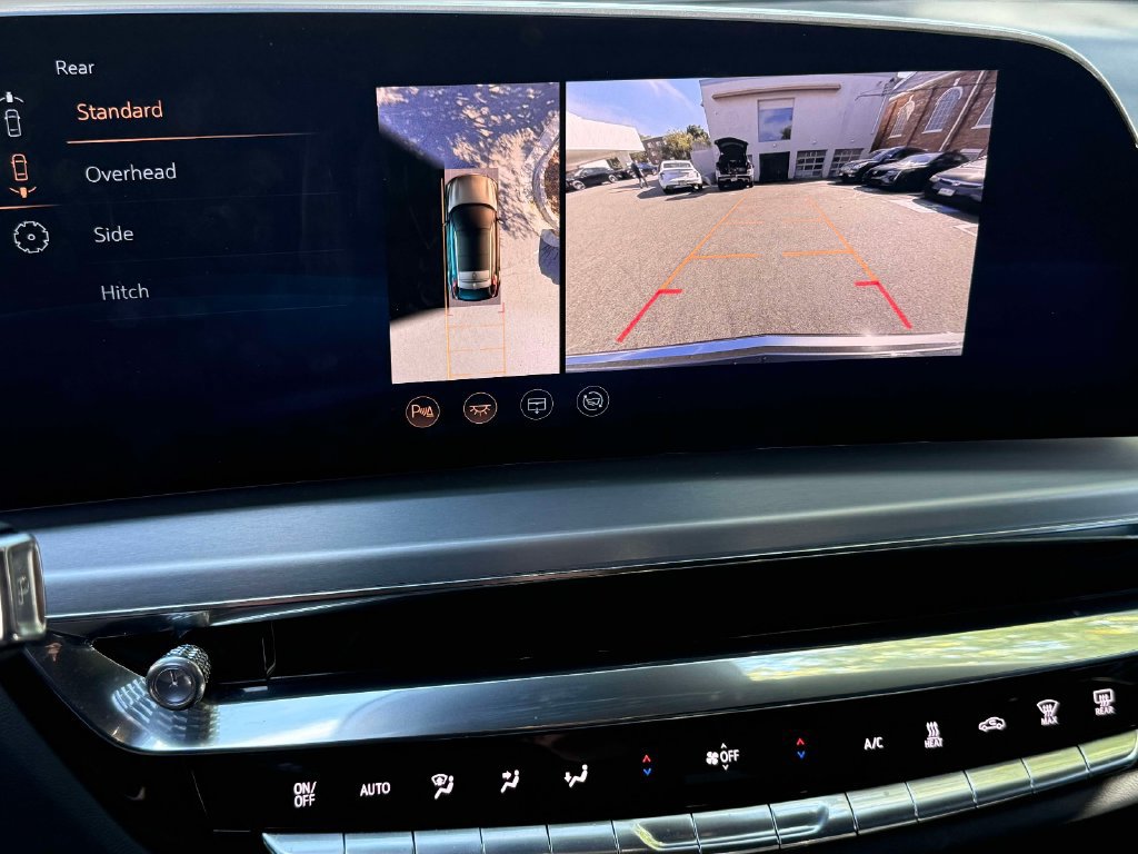 Used 2025 Cadillac Lyriq Luxury w/ LPO, Floor Liner Package AWD/4WD image 7
