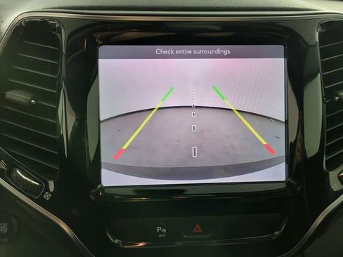 Used 2019 Jeep Cherokee Limited image 33