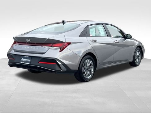 Used 2024 Hyundai Elantra SEL image 7
