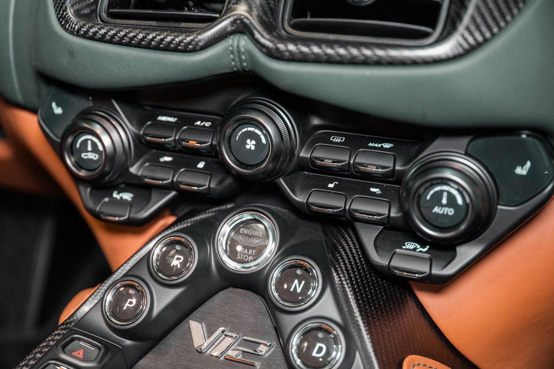 Used 2023 Aston Martin V12 Vantage Roadster RWD image 25