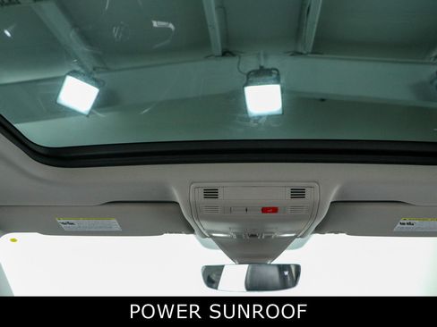 Used 2022 Volkswagen Tiguan SE w/ Panoramic Sunroof Package AWD/4WD image 21