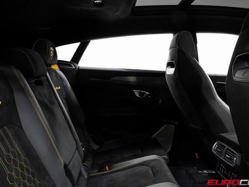 Used 2024 Lamborghini Urus Performante AWD/4WD image 41