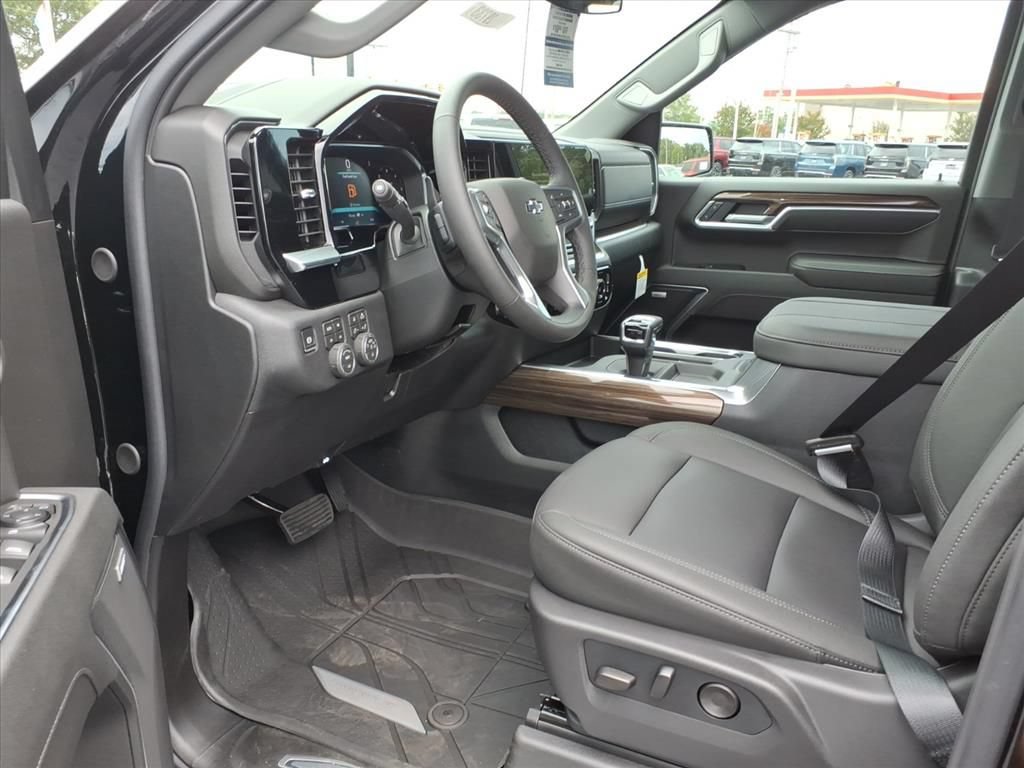 New 2026 Chevrolet Silverado 1500 RST w/ Redline Edition AWD/4WD image 11