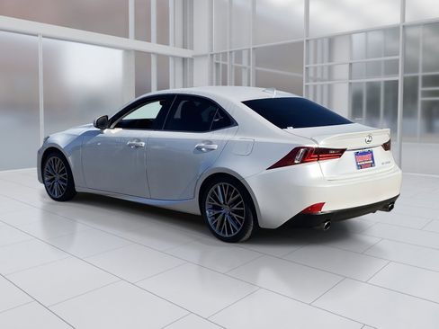 Used 2016 Lexus IS 200t image 4