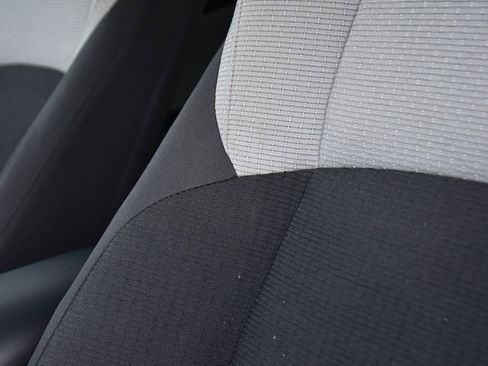 Used 2019 Toyota C-HR XLE FWD image 13
