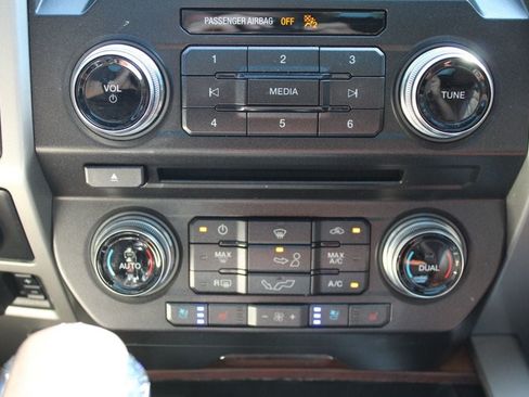 Used 2018 Ford F150 King Ranch w/ Equipment Group 601A Luxury AWD/4WD image 19