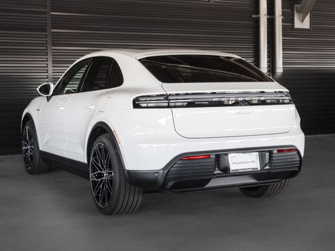 New 2026 Porsche Macan Electric RWD image 3