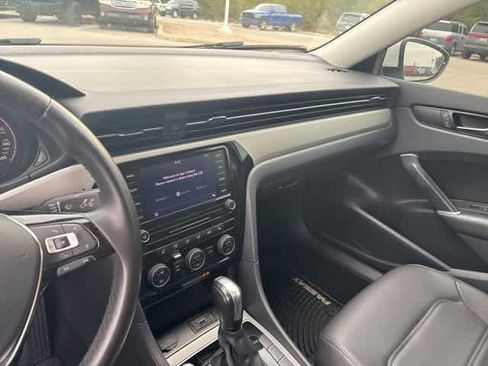 Used 2022 Volkswagen Passat 2.0T SE image 19
