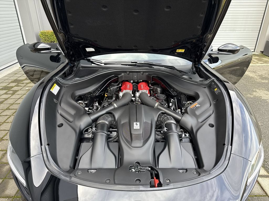 Certified 2024 Ferrari Roma Spider RWD image 25